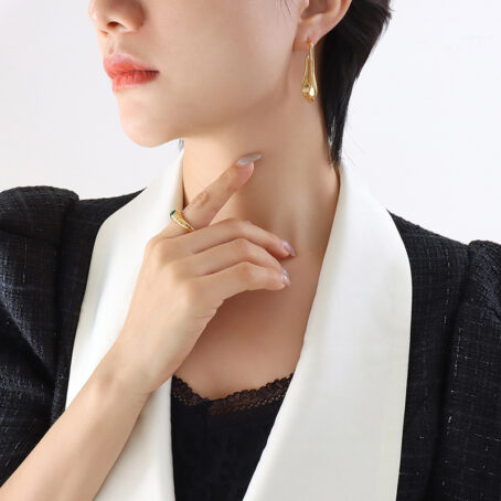 Elegant K18 Gold-Plated Curved Earrings - Image 5