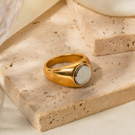 Aurelia K18 Gold-Vermeil Signet Ring - Image 3